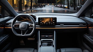 Innenansicht eines modernen Autos mit digitalem Cockpit